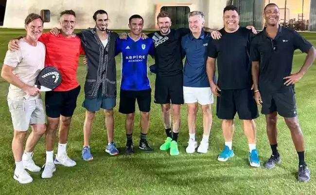 Ex-jogadores como Ronaldo esteve com Macri, Kluivert, Batistuta e Beckham, entre outros, em partida de padel no Catar 